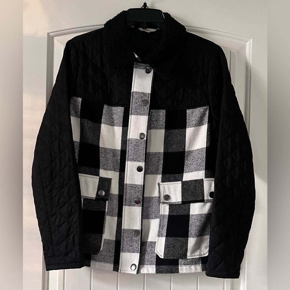 Women's Medium Bass Outdoor Plaid Jacket White/Black‎ Soft Flannel Cold Weather